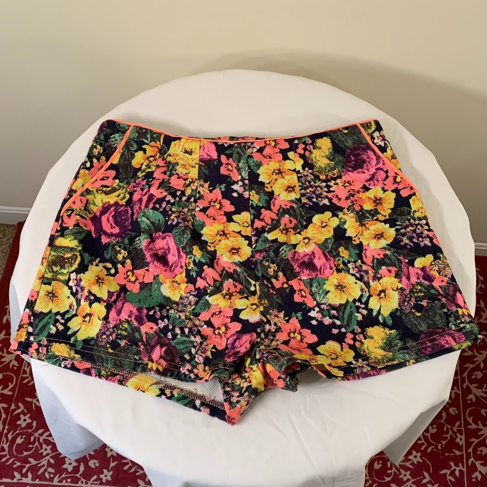 Sweet Rain Dressy/Casual Shorts in Yellow  Pink Colored Floral Prints. Size SP